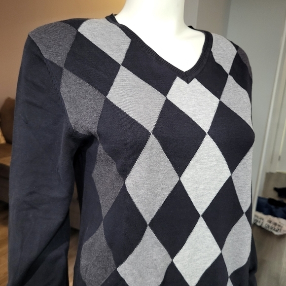 H&M | Man V-neck Sweaters - Picture 2 of 6